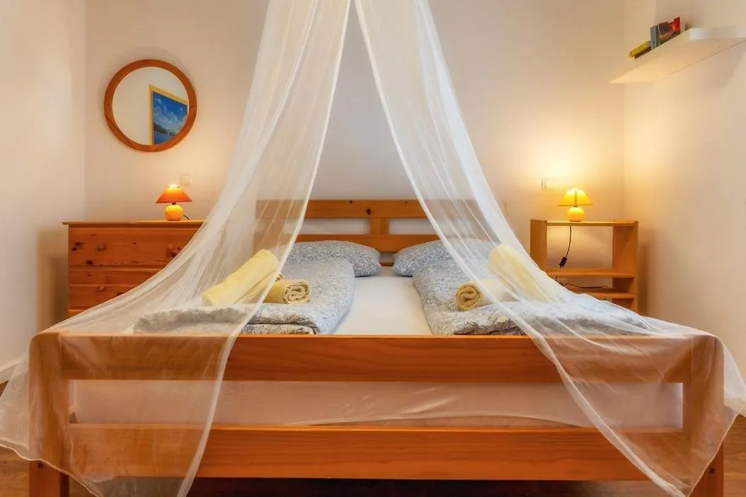 Apartments Grozdanic Sveti Vid-Miholjice Guest house