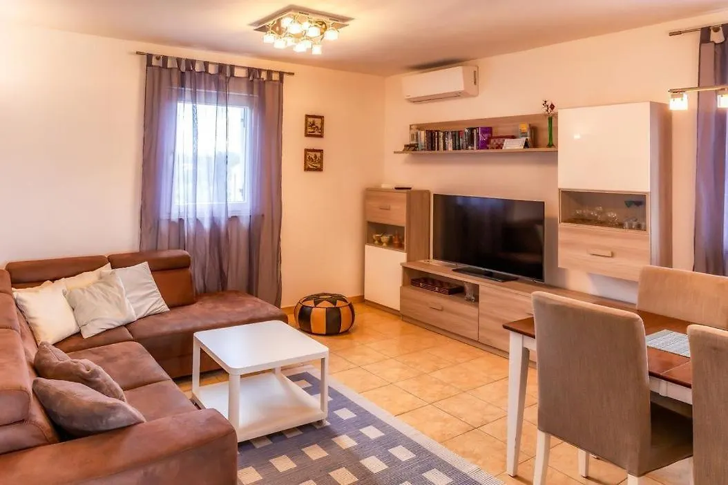 Apartments Grozdanic Sveti Vid-Miholjice Guest house
