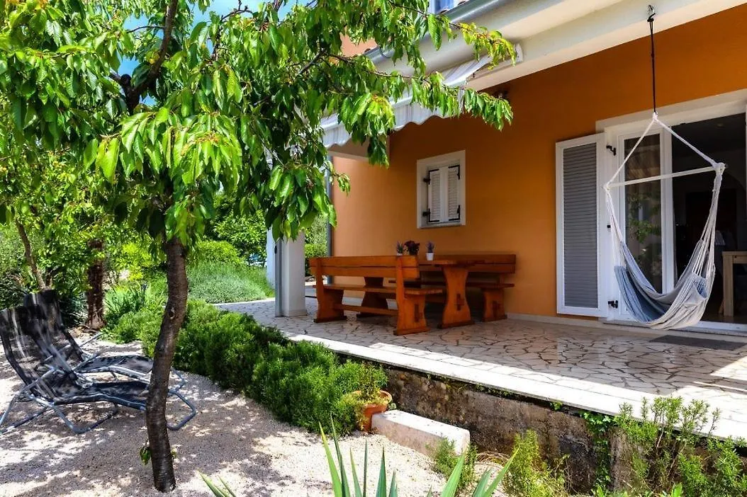 Apartments Grozdanic Sveti Vid-Miholjice Guest house