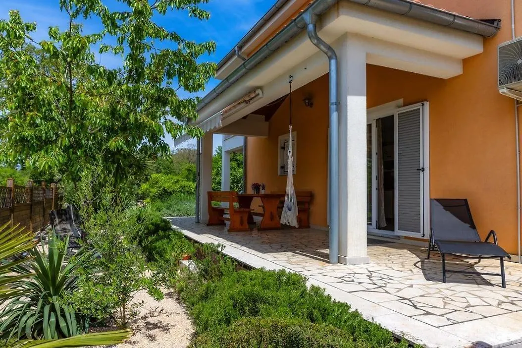 Apartments Grozdanic Sveti Vid-Miholjice Guest house